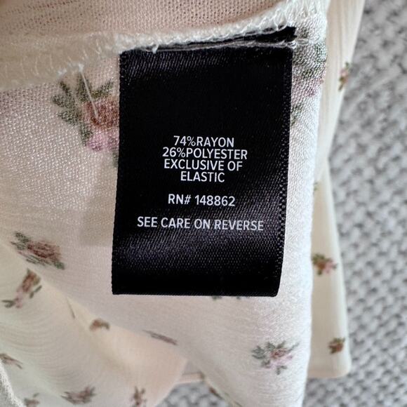 Torrid Top Womens 4 4X/26 Cream Floral Square Smocked Neck Milkmaid Peasant - Picture 11 of 12